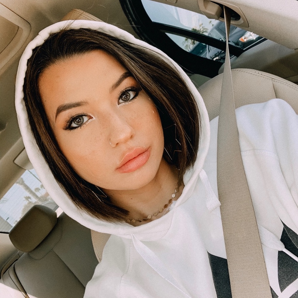 Meet your Posher, Mia